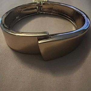 Gold bangle NWT